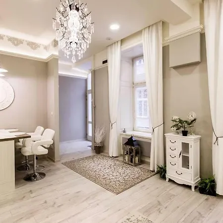 Apartment Main Street